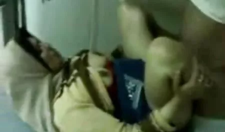لطفا افتخار در کوتاه سکس دوجنسه با زن دامن
