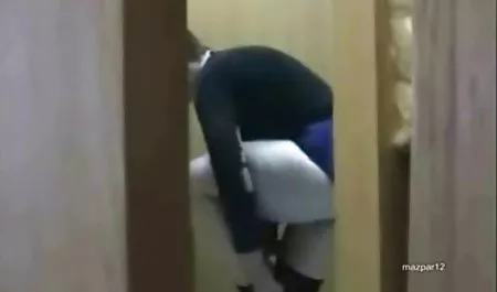 جعلی خوابگاه عرق داغ خنده دار دختر بچه, مادر عطف گام سکس زانی خود را با عطر و بوی